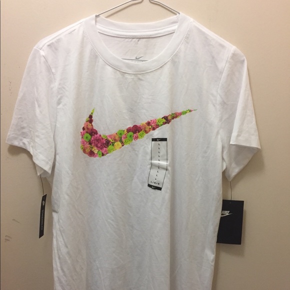 Nike Tops - Womens Nike Tee Large